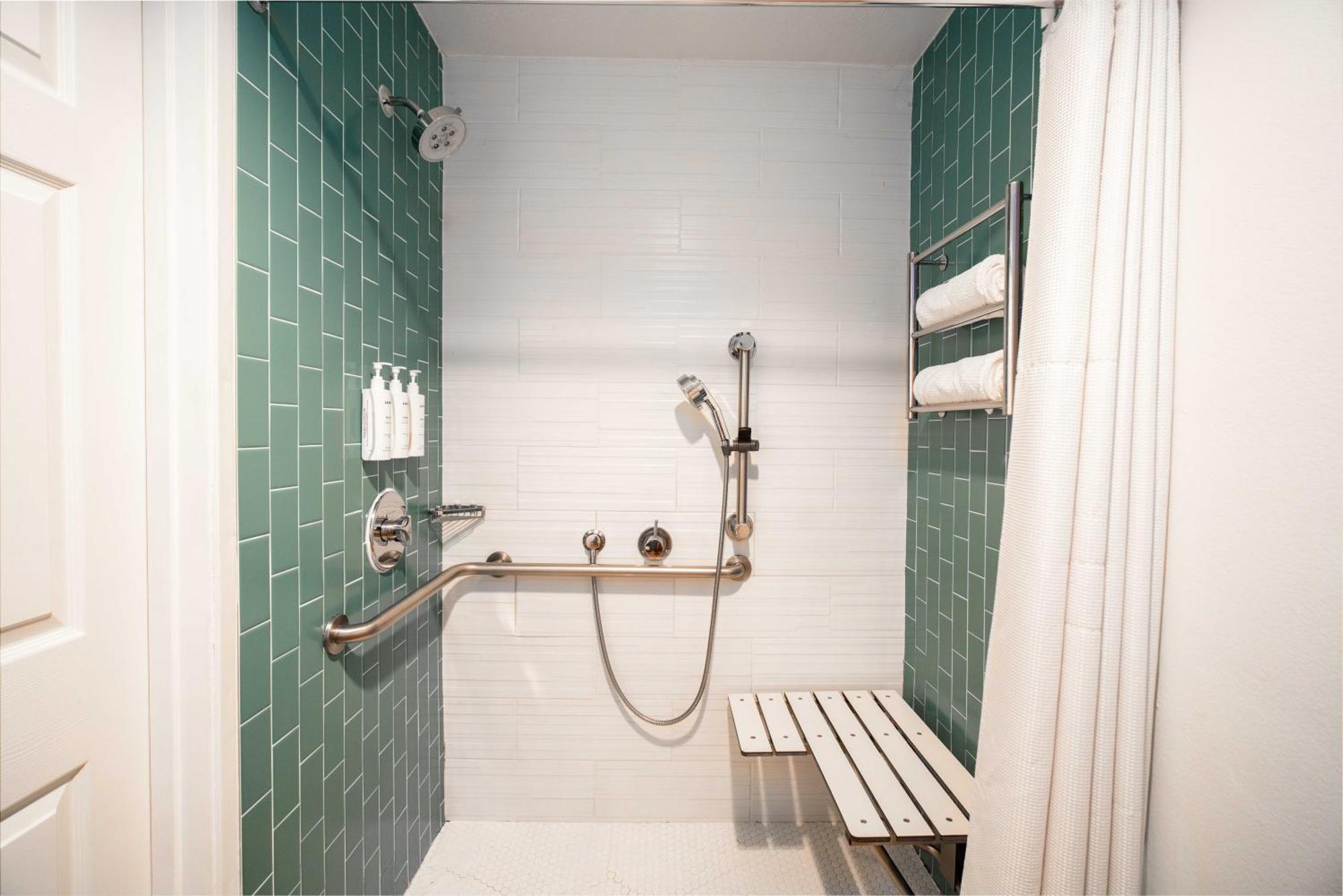 The Kinney - Venice 3*